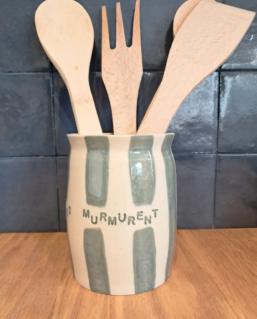 Pot à ustensiles vert Les ustensiles murmurent