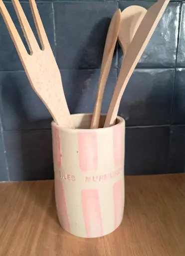 Pot à ustensiles Les ustensiles murmurent